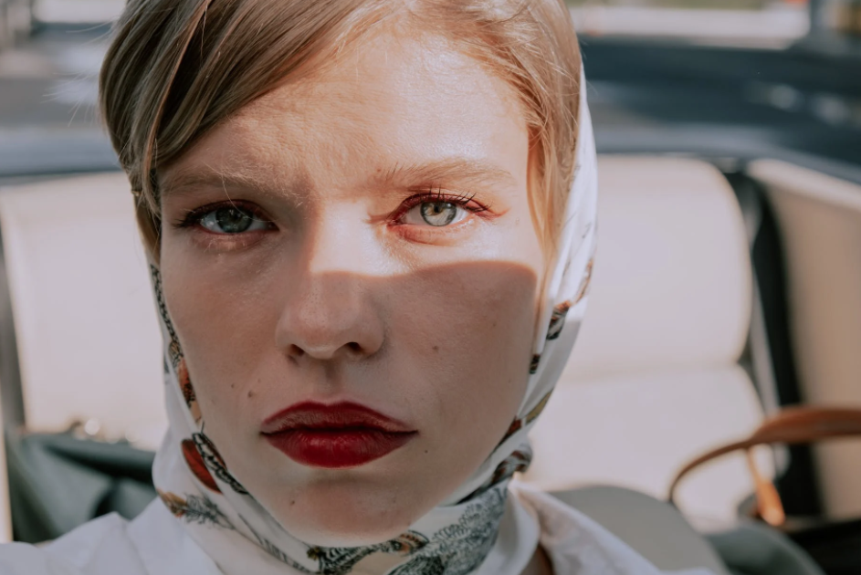 12 Items Every Woman Should Keep In Their Car For Emergencies