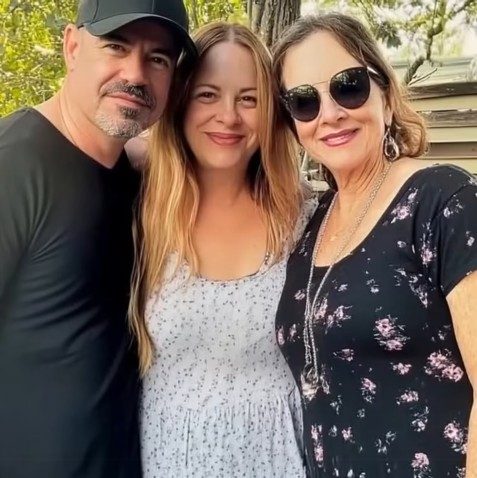 Crocodile Sparks Traffic Disruption Prompting Police and Helicopter Response