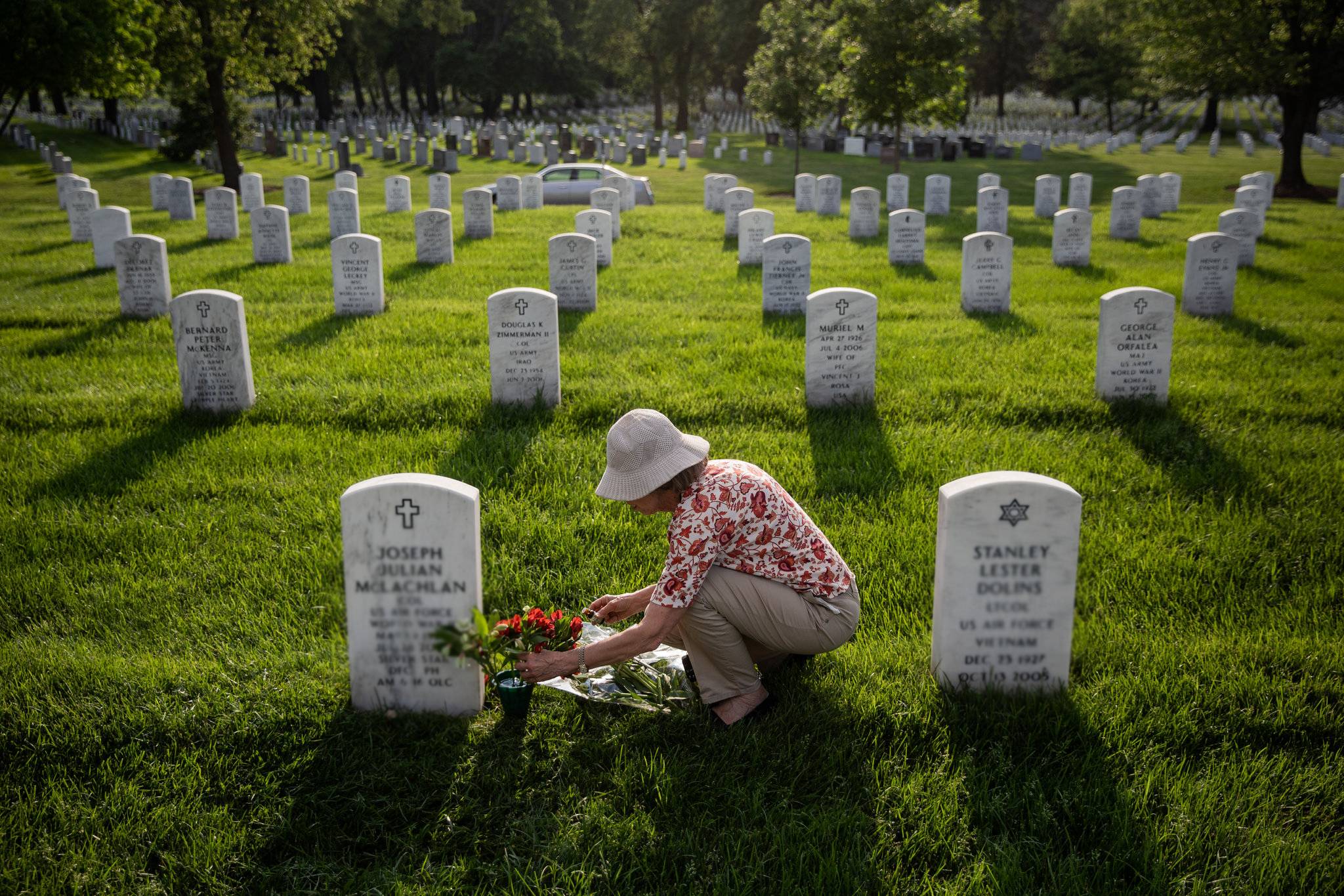 I Found a Chilling Message on My Father’s Grave — And You Need to Be Careful
